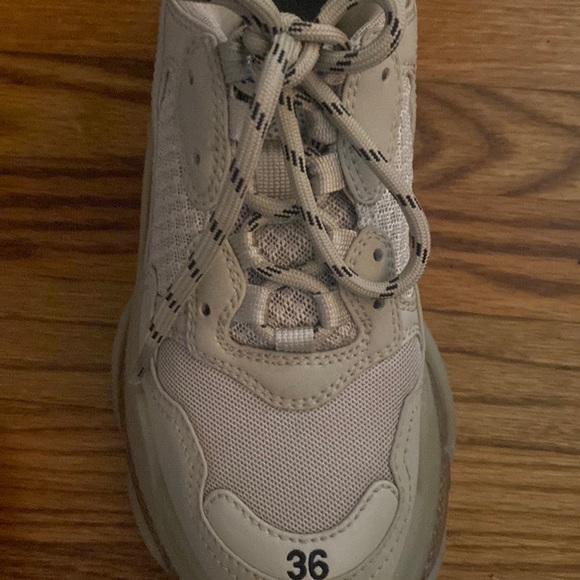 BALENCIAGA
Beige Triple S Sneakers - Picture 13 of 13